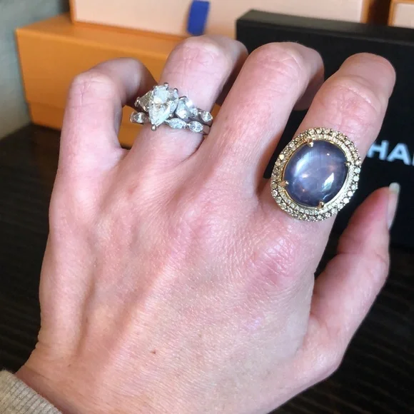 19 ct Star Sapphire surrounded by Diamonds in gold - Picture 5 of 15